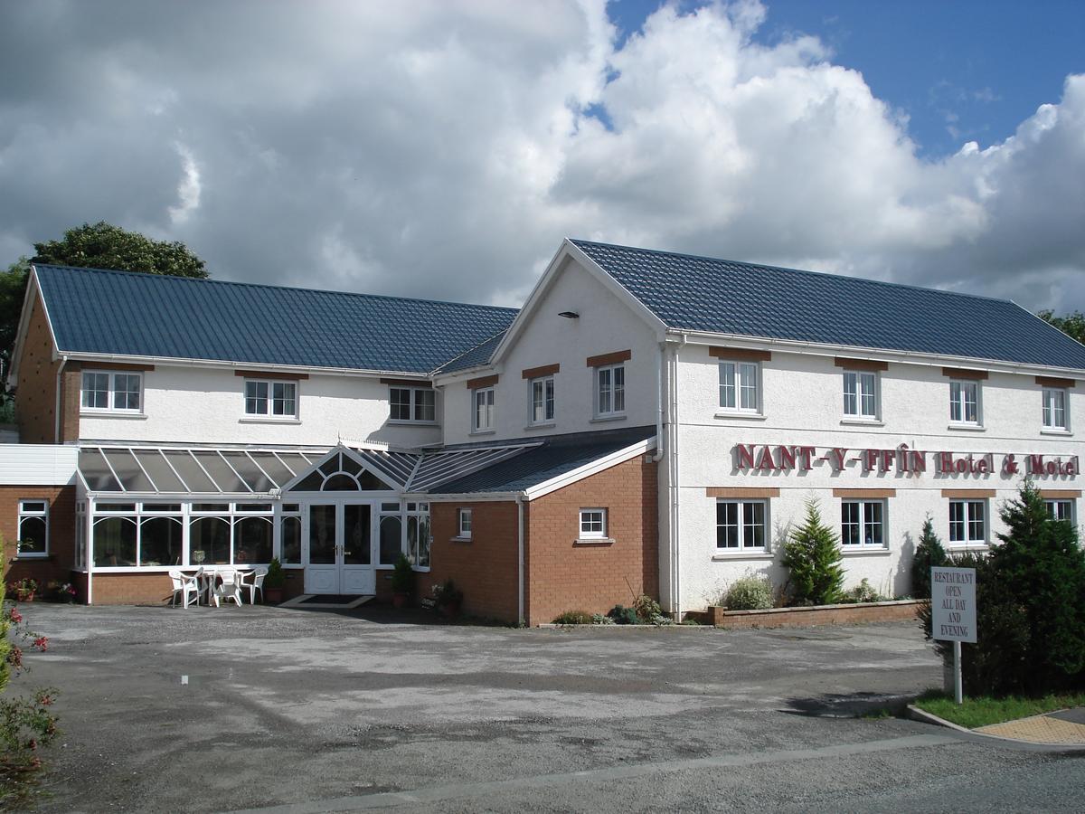 Nant-Y-Ffin Hotel Llandissilio Kültér fotó