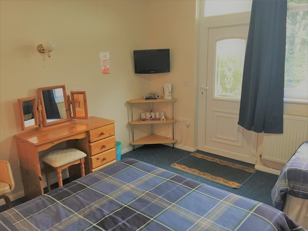 Nant-Y-Ffin Hotel Llandissilio Kültér fotó